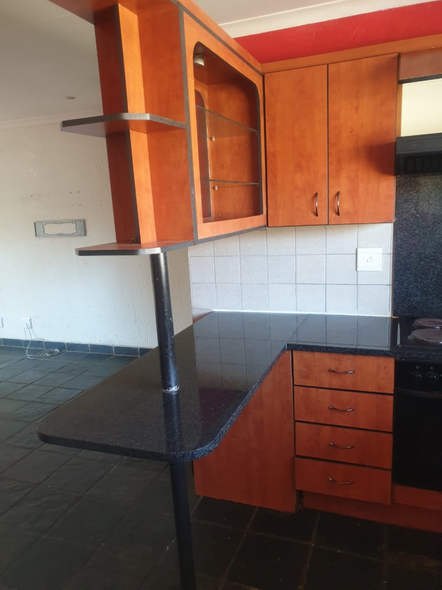 To Let 2 Bedroom Property for Rent in Fairland Gauteng