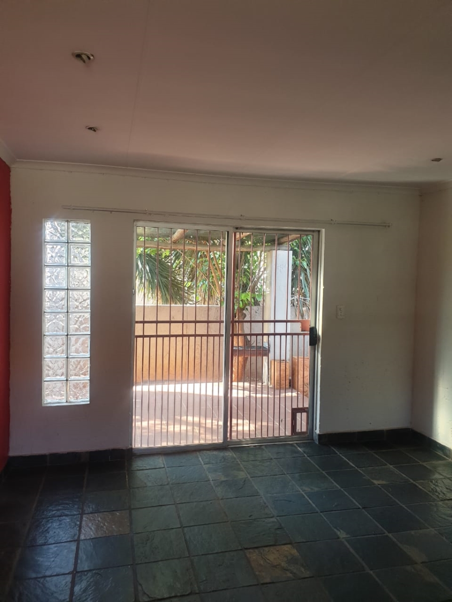 To Let 2 Bedroom Property for Rent in Fairland Gauteng