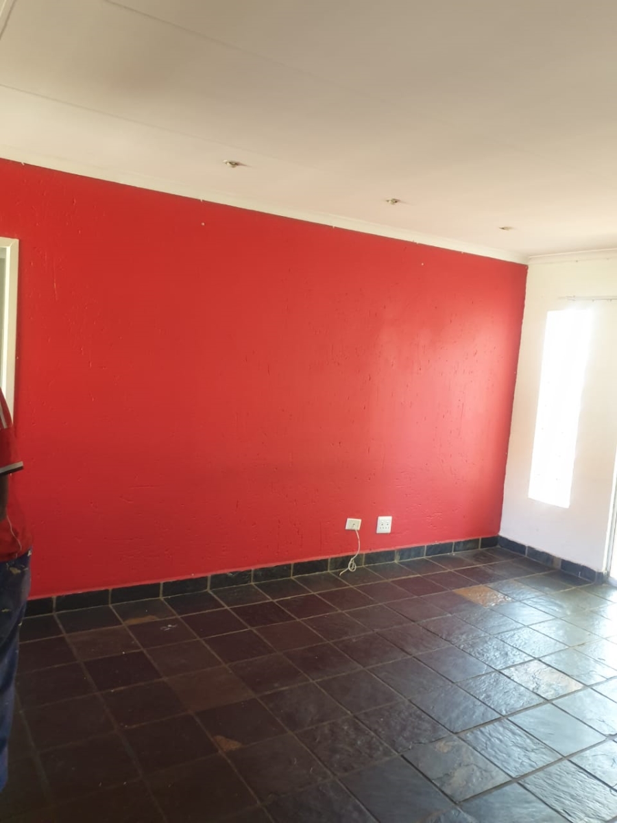 To Let 2 Bedroom Property for Rent in Fairland Gauteng