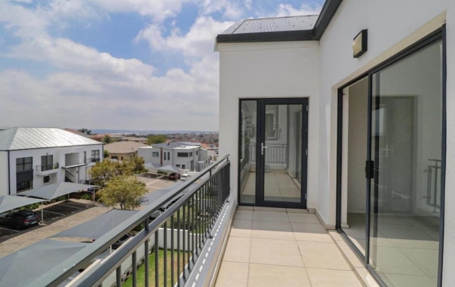 To Let 2 Bedroom Property for Rent in Greenstone Ridge Gauteng