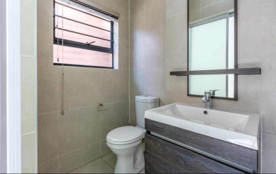 To Let 3 Bedroom Property for Rent in Olivedale Gauteng