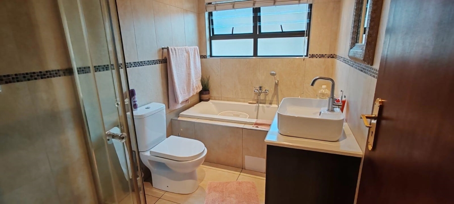 3 Bedroom Property for Sale in Glen Marais Gauteng