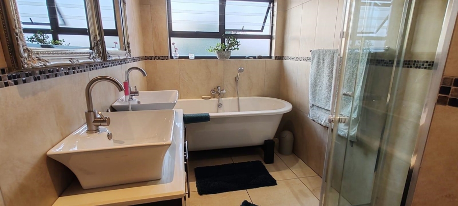 3 Bedroom Property for Sale in Glen Marais Gauteng