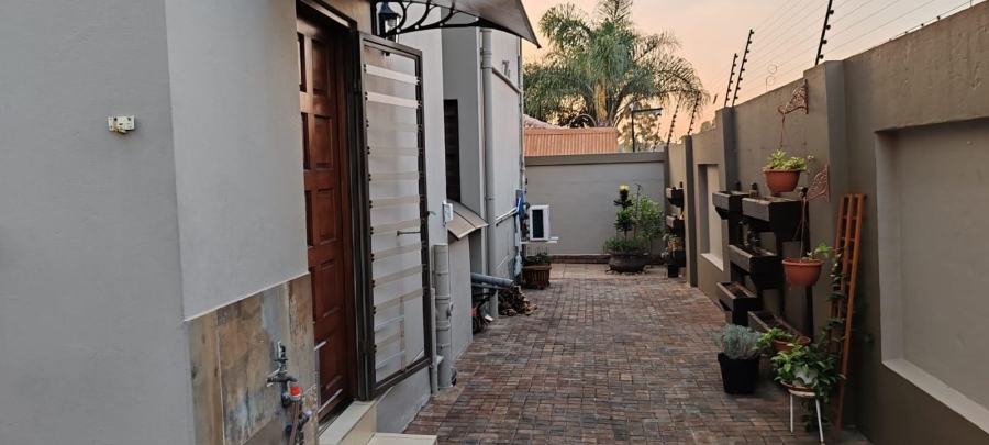 3 Bedroom Property for Sale in Glen Marais Gauteng