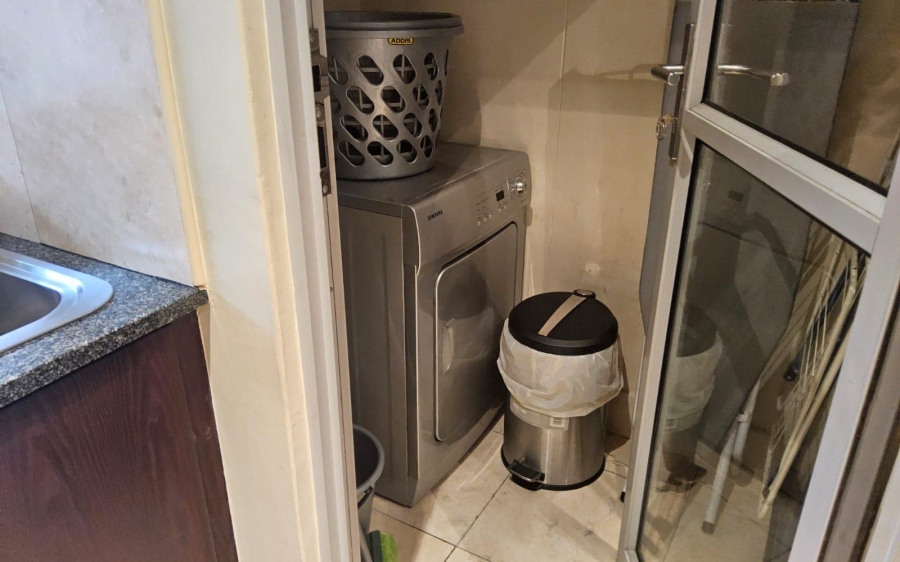 2 Bedroom Property for Sale in Sandhurst Gauteng