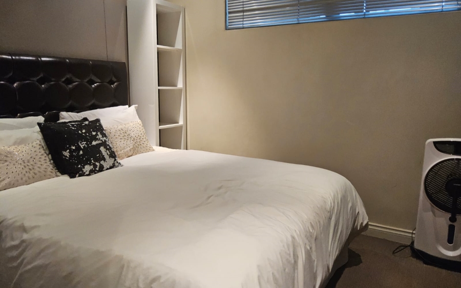 2 Bedroom Property for Sale in Sandhurst Gauteng