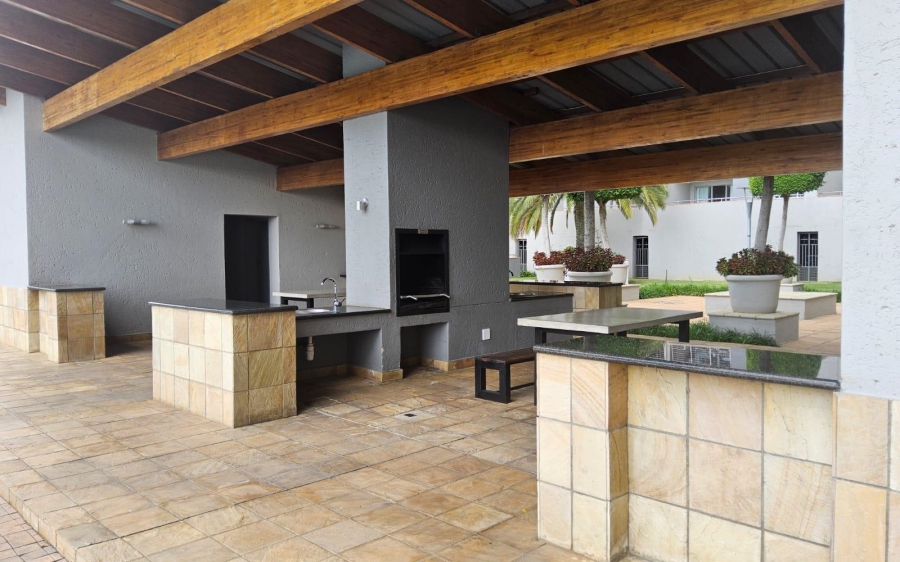 2 Bedroom Property for Sale in Sandhurst Gauteng