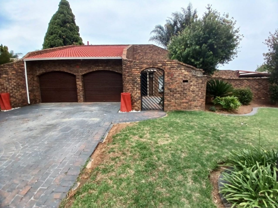To Let 4 Bedroom Property for Rent in Birchleigh Gauteng
