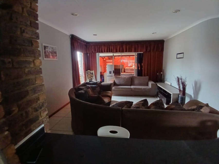To Let 4 Bedroom Property for Rent in Birchleigh Gauteng