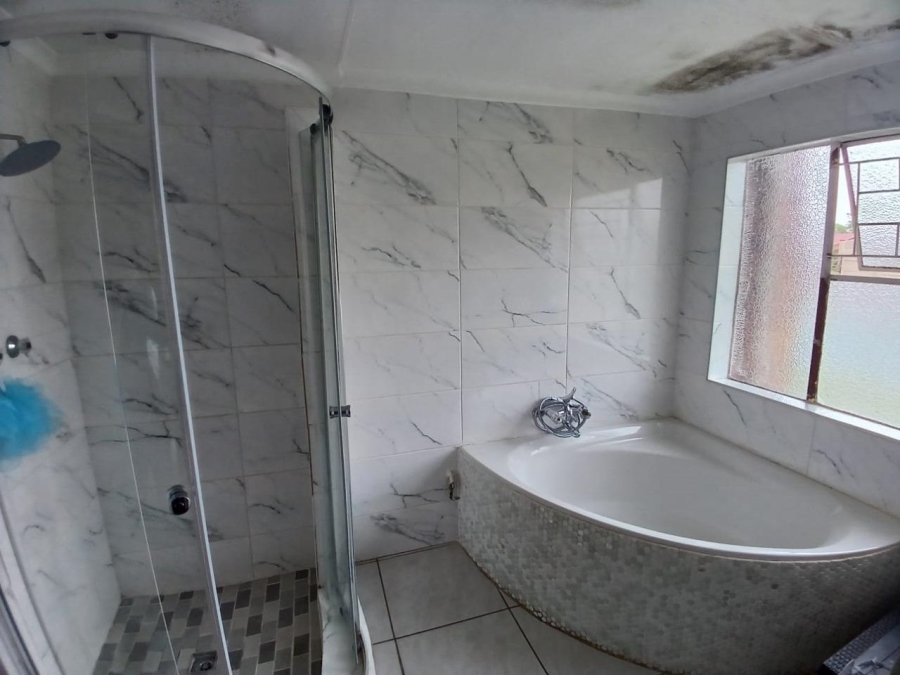 To Let 4 Bedroom Property for Rent in Birchleigh Gauteng