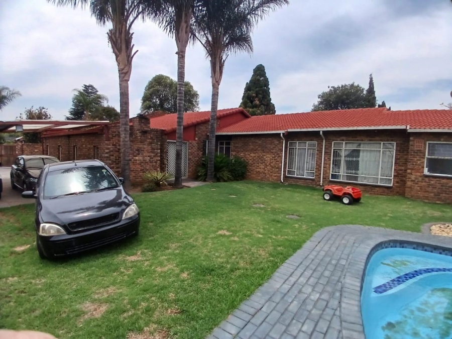 To Let 4 Bedroom Property for Rent in Birchleigh Gauteng