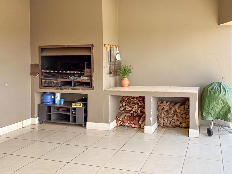 7 Bedroom Property for Sale in Blue Saddle Ranches Gauteng