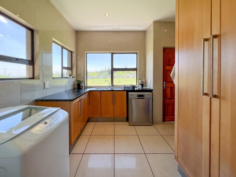 7 Bedroom Property for Sale in Blue Saddle Ranches Gauteng