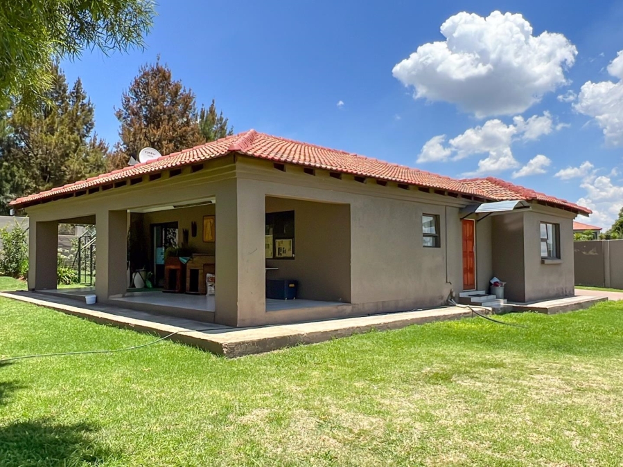 7 Bedroom Property for Sale in Blue Saddle Ranches Gauteng
