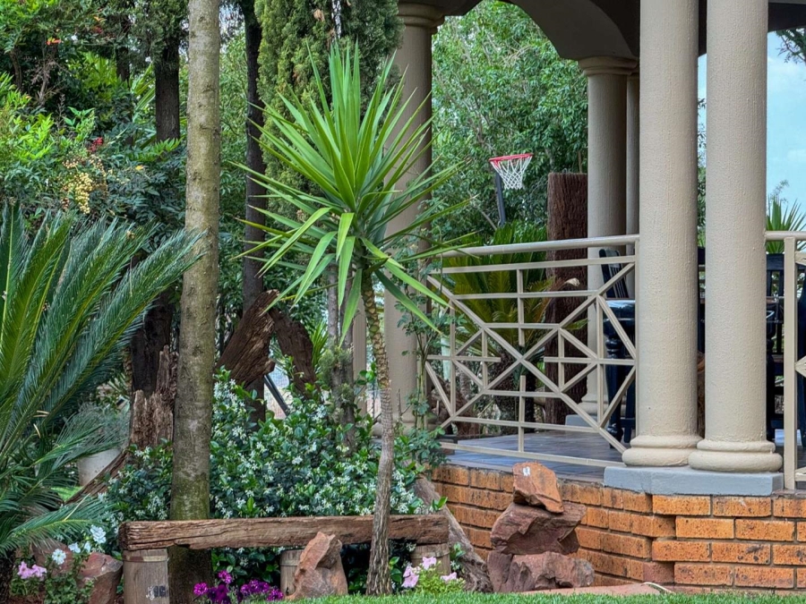 5 Bedroom Property for Sale in Blue Saddle Ranches Gauteng