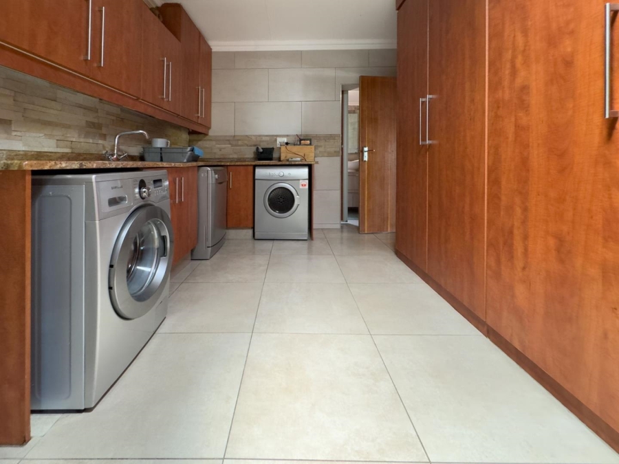 5 Bedroom Property for Sale in Blue Saddle Ranches Gauteng