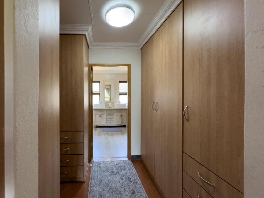 5 Bedroom Property for Sale in Blue Saddle Ranches Gauteng