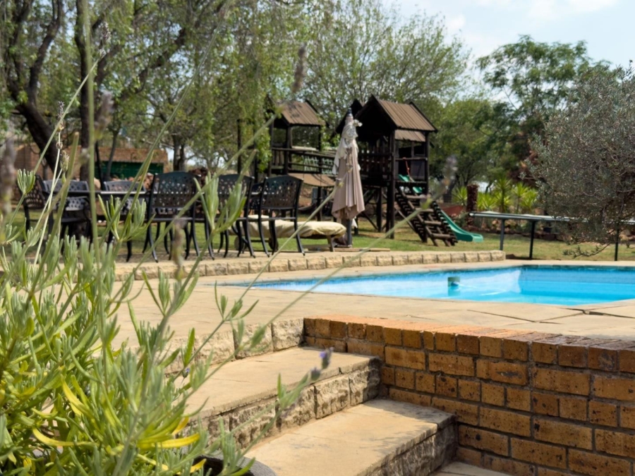 5 Bedroom Property for Sale in Blue Saddle Ranches Gauteng