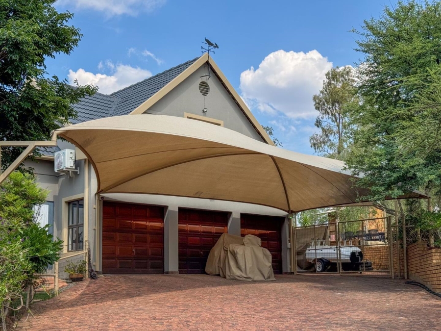 5 Bedroom Property for Sale in Blue Saddle Ranches Gauteng