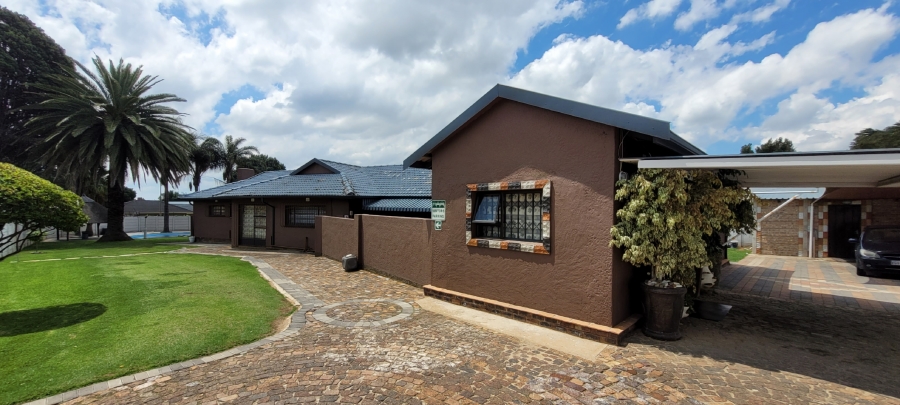 8 Bedroom Property for Sale in Allen Grove Gauteng