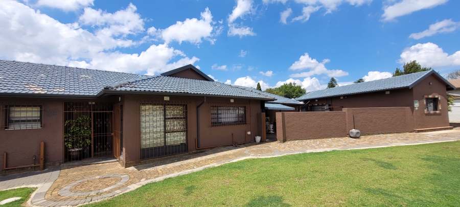 8 Bedroom Property for Sale in Allen Grove Gauteng