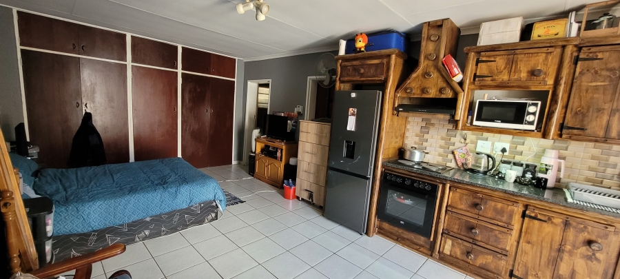 8 Bedroom Property for Sale in Allen Grove Gauteng