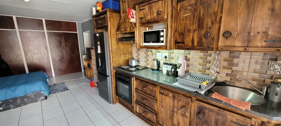 8 Bedroom Property for Sale in Allen Grove Gauteng