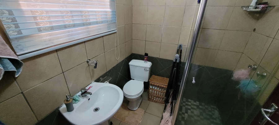 8 Bedroom Property for Sale in Allen Grove Gauteng