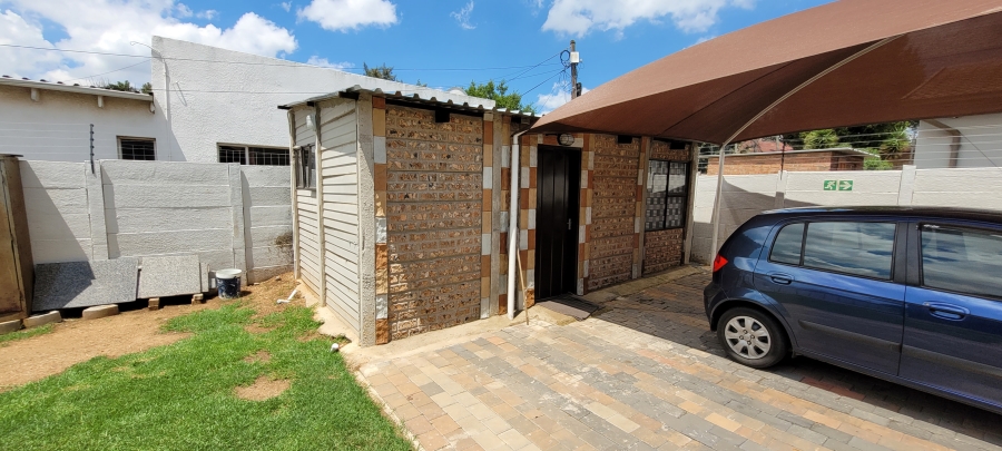 8 Bedroom Property for Sale in Allen Grove Gauteng
