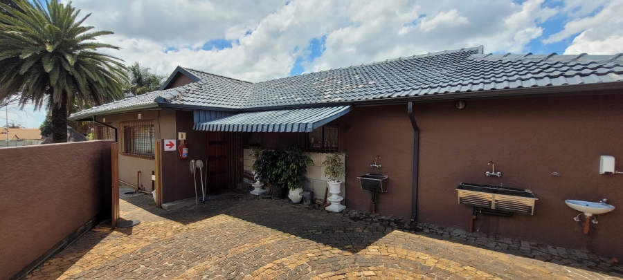 8 Bedroom Property for Sale in Allen Grove Gauteng