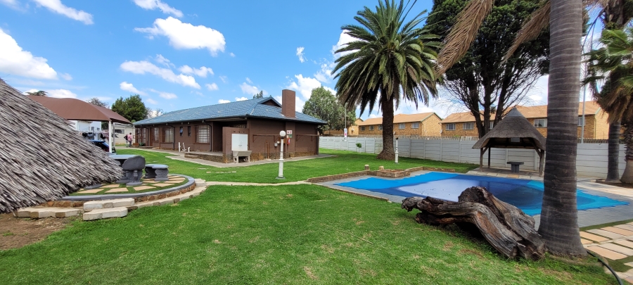 8 Bedroom Property for Sale in Allen Grove Gauteng