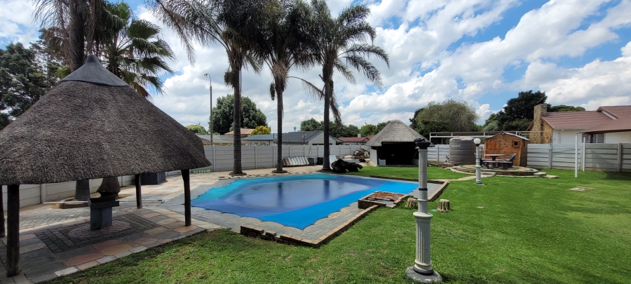 8 Bedroom Property for Sale in Allen Grove Gauteng