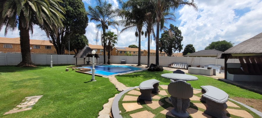 8 Bedroom Property for Sale in Allen Grove Gauteng