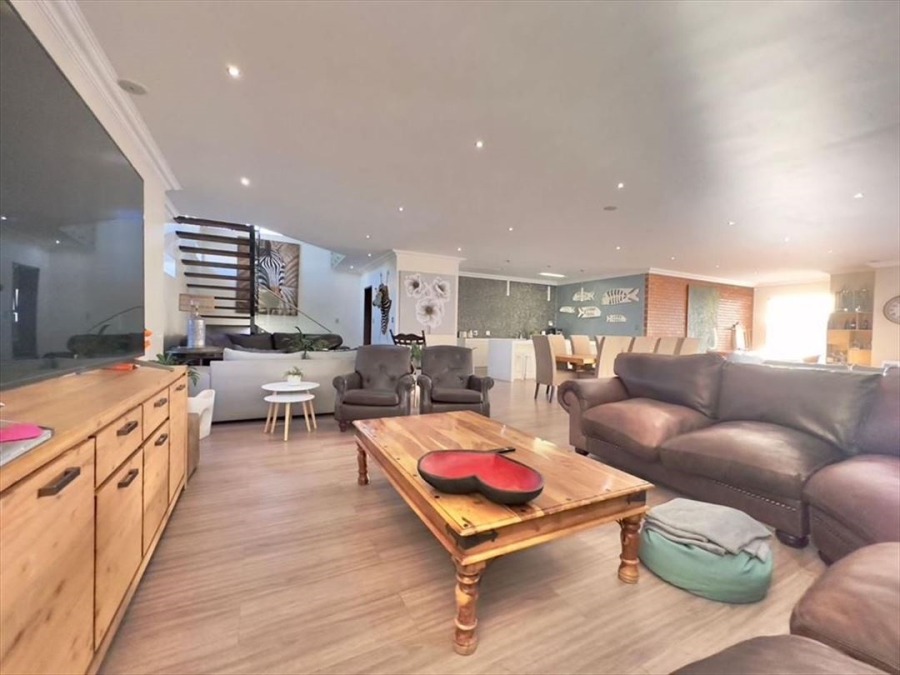 4 Bedroom Property for Sale in Glen Marais Gauteng