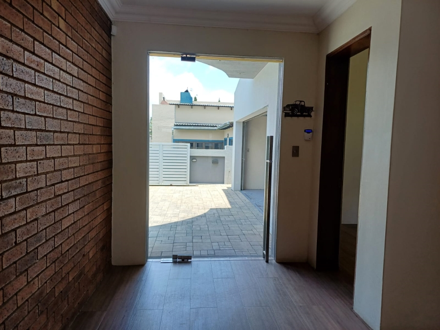 4 Bedroom Property for Sale in Glen Marais Gauteng