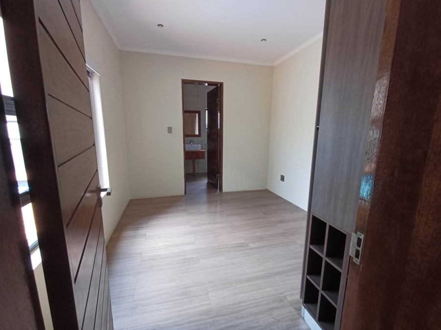 4 Bedroom Property for Sale in Glen Marais Gauteng