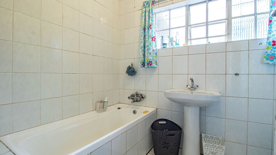 4 Bedroom Property for Sale in Edenvale Central Gauteng