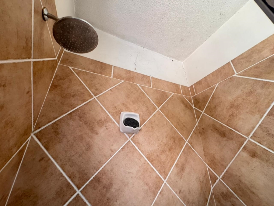 1 Bedroom Property for Sale in Pineslopes Gauteng