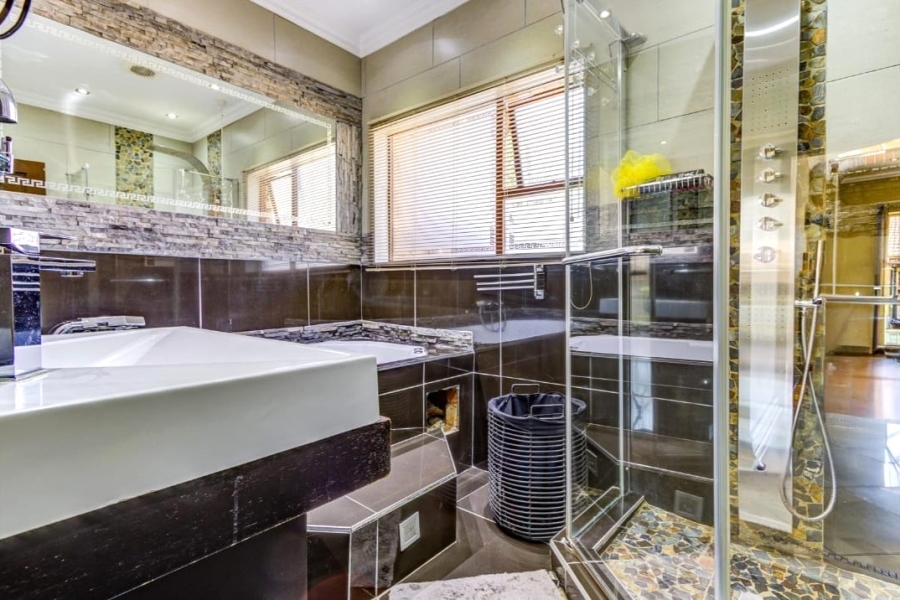 5 Bedroom Property for Sale in Rynfield Gauteng