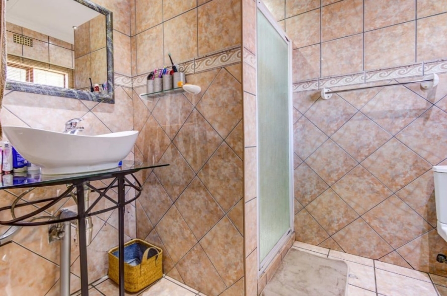 5 Bedroom Property for Sale in Rynfield Gauteng