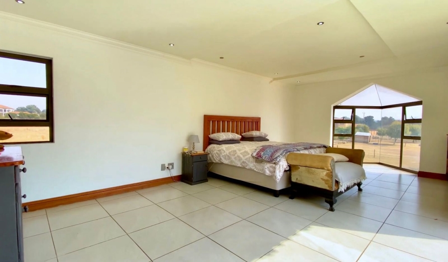 5 Bedroom Property for Sale in Blue Saddle Ranches Gauteng