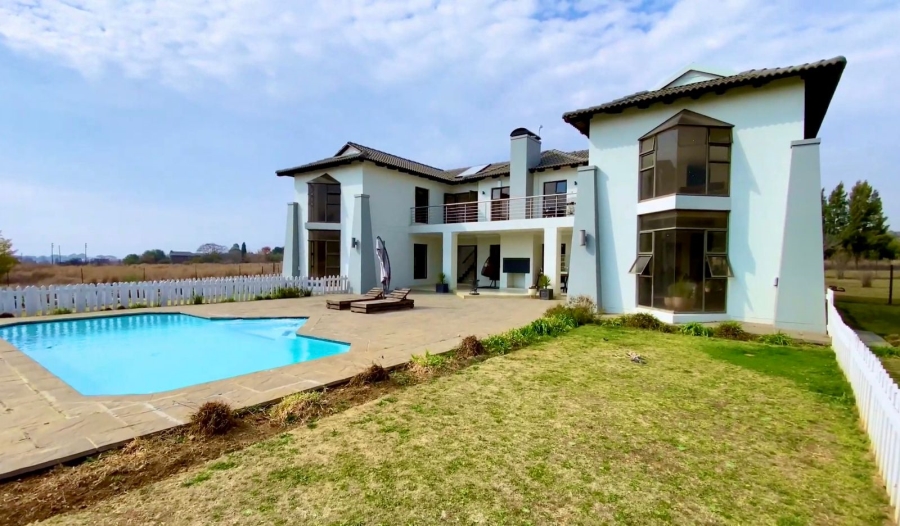 5 Bedroom Property for Sale in Blue Saddle Ranches Gauteng