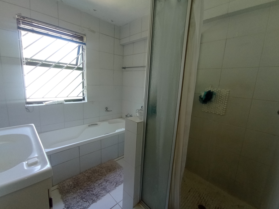 2 Bedroom Property for Sale in Bassonia Gauteng