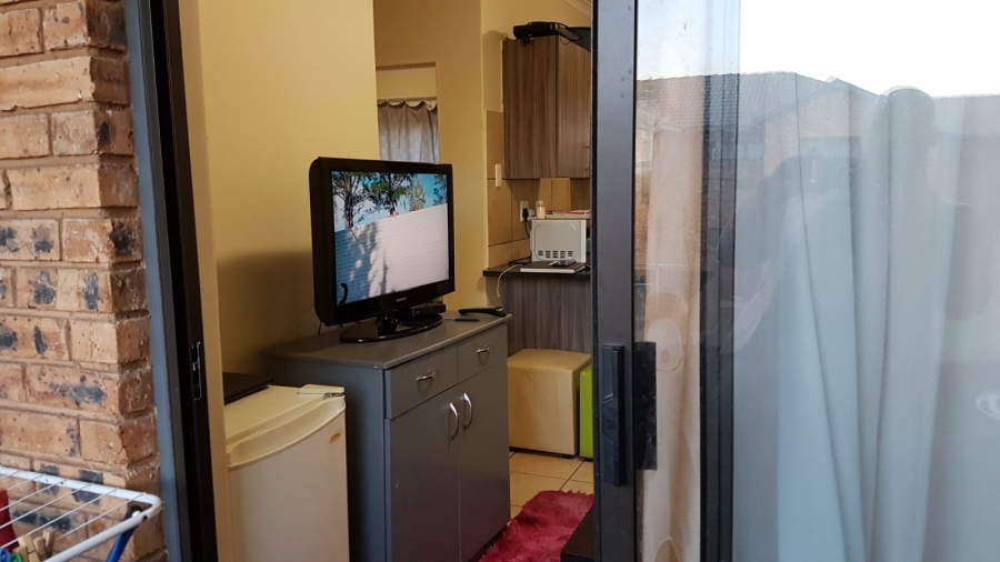 To Let 2 Bedroom Property for Rent in Comet Gauteng