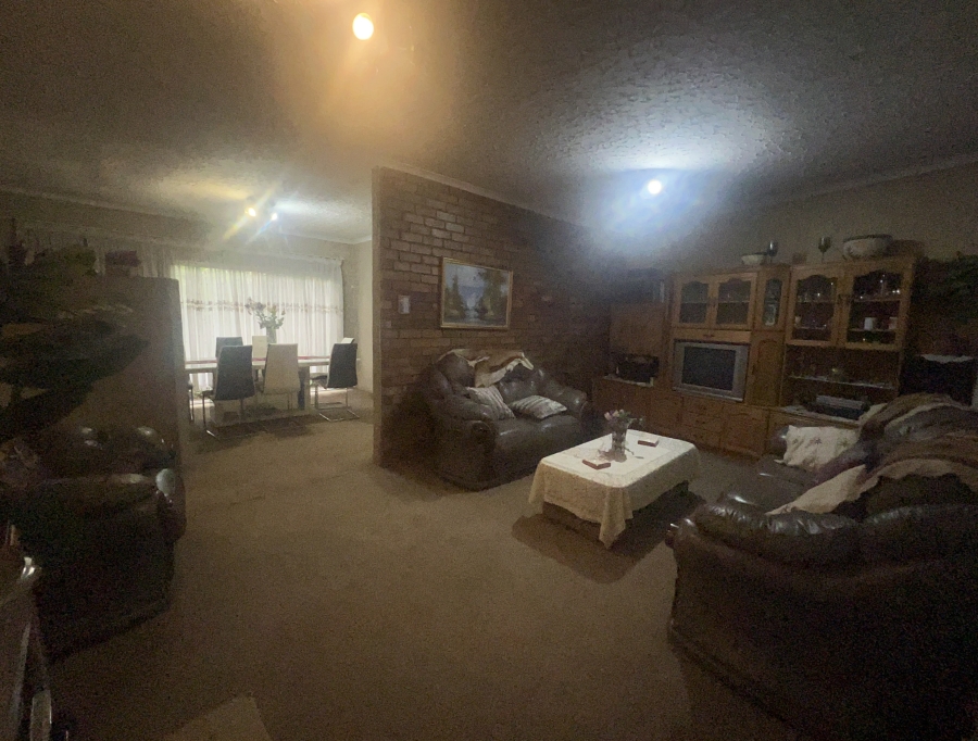 4 Bedroom Property for Sale in Florida Glen Gauteng