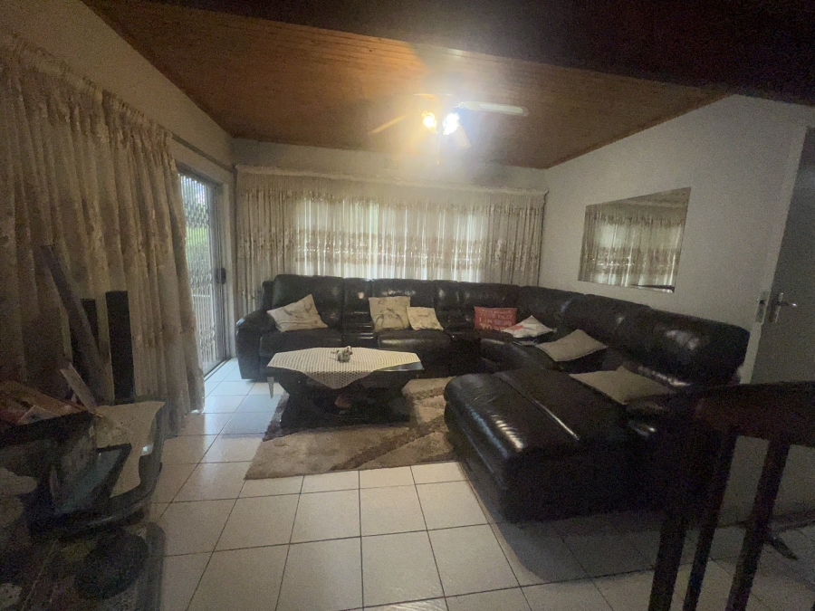 4 Bedroom Property for Sale in Florida Glen Gauteng