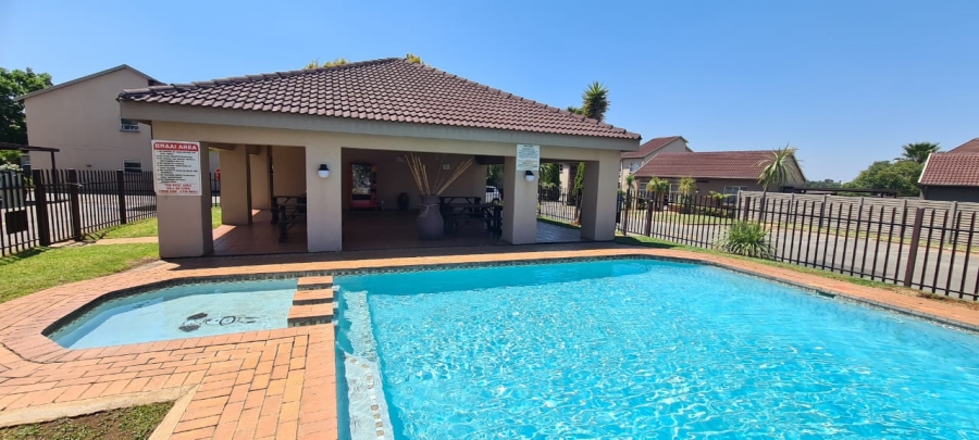 To Let 2 Bedroom Property for Rent in Pomona Gauteng