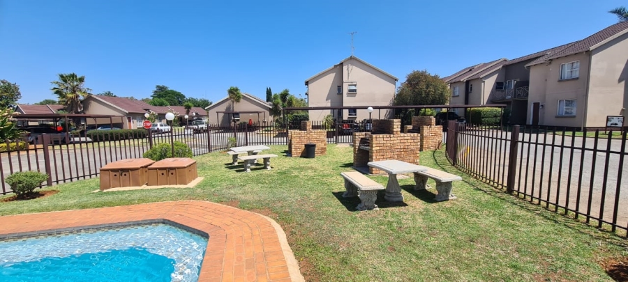 To Let 2 Bedroom Property for Rent in Pomona Gauteng