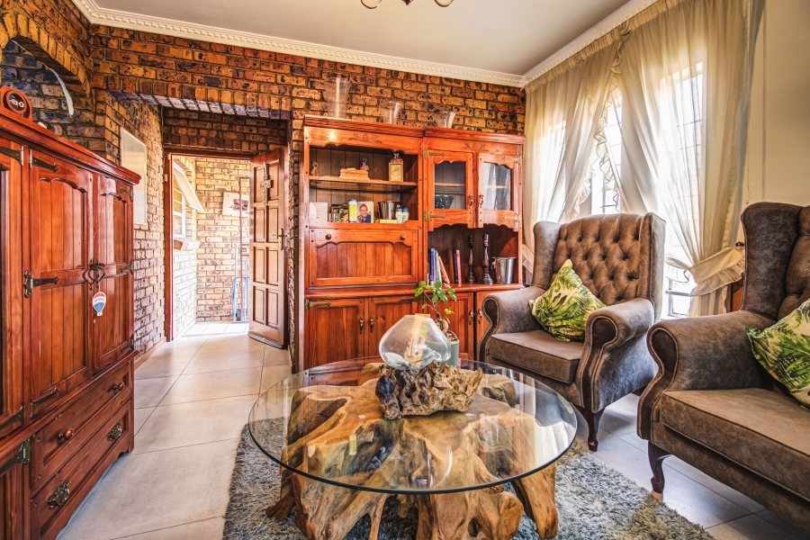 3 Bedroom Property for Sale in Glen Marais Gauteng