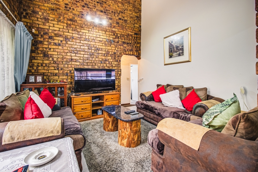 3 Bedroom Property for Sale in Glen Marais Gauteng